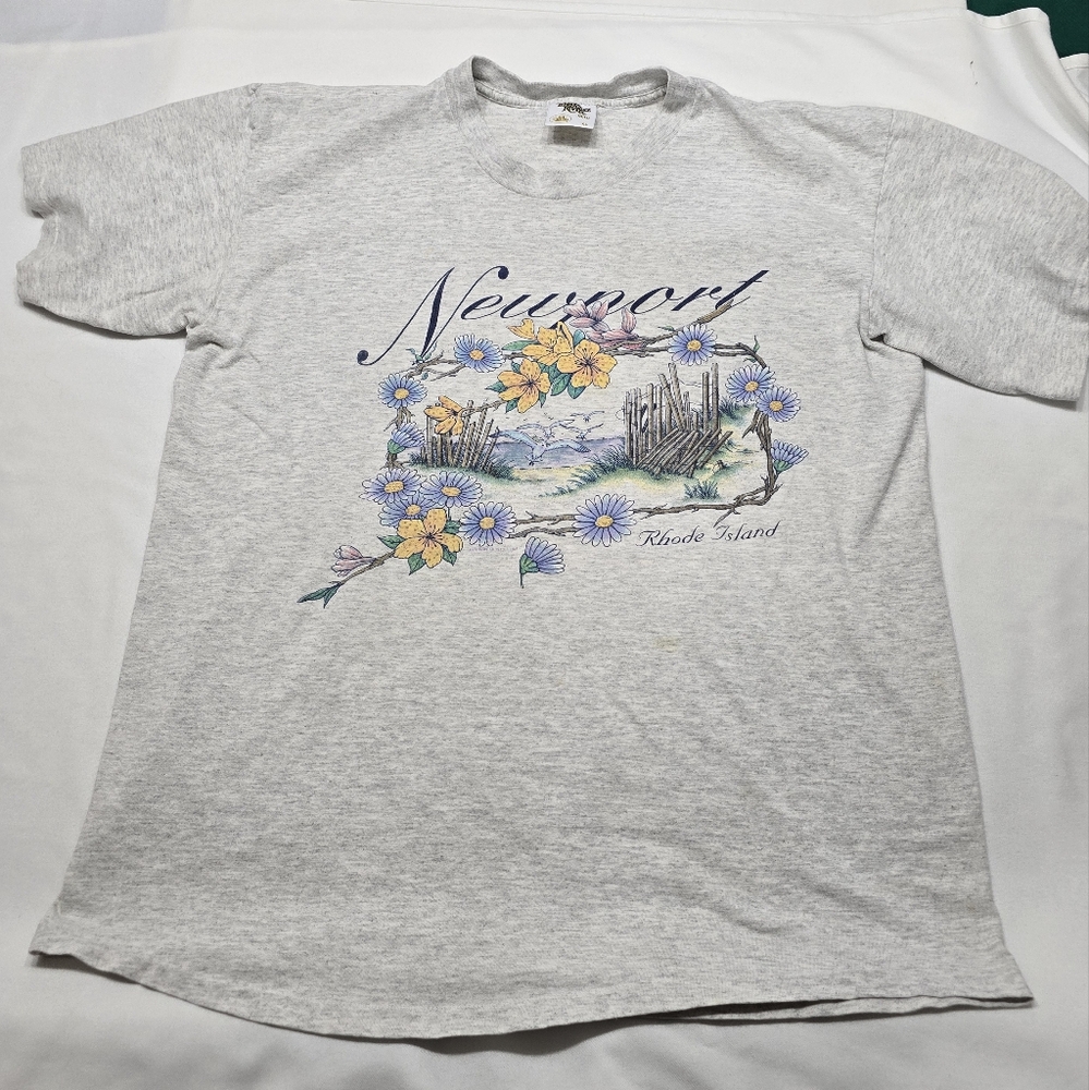 Vintage Tennessee River Gold Newport RI destination trave Graphic T-Shirt - Gray